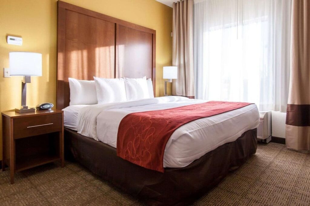 Comfort Suites Tulsa Central - Image 4