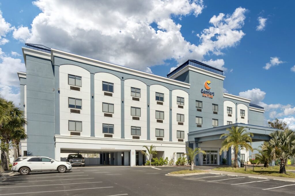 Comfort Suites West Jacksonville - Image 4