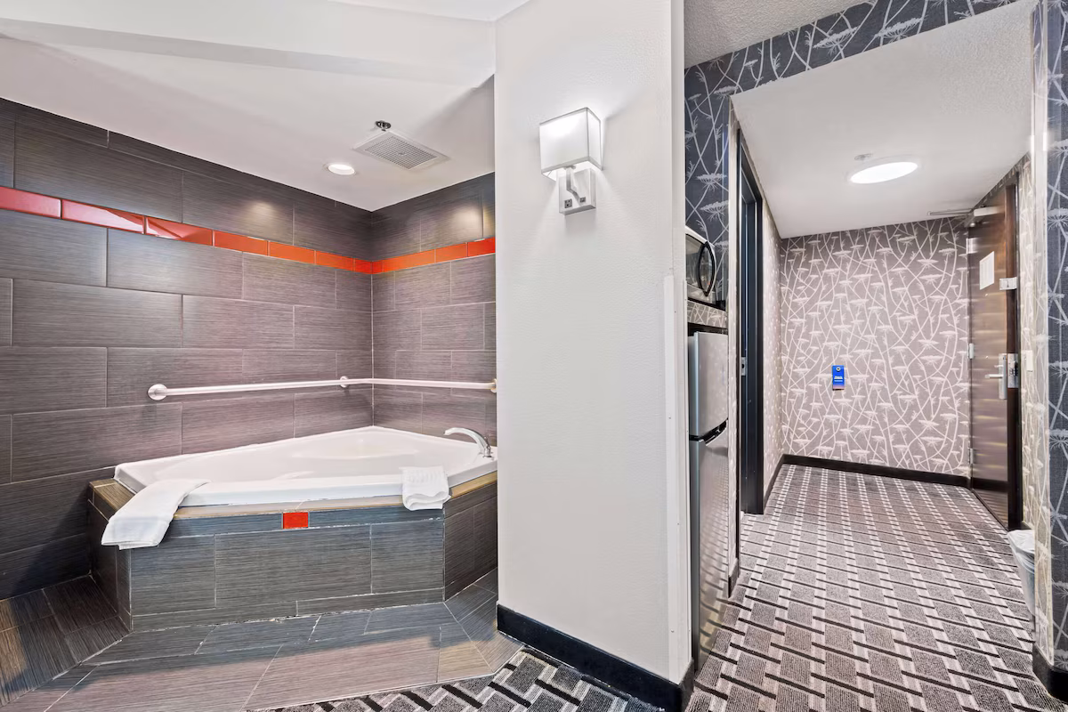 Comfort Suites Williamsburg Historic Area - Image 2