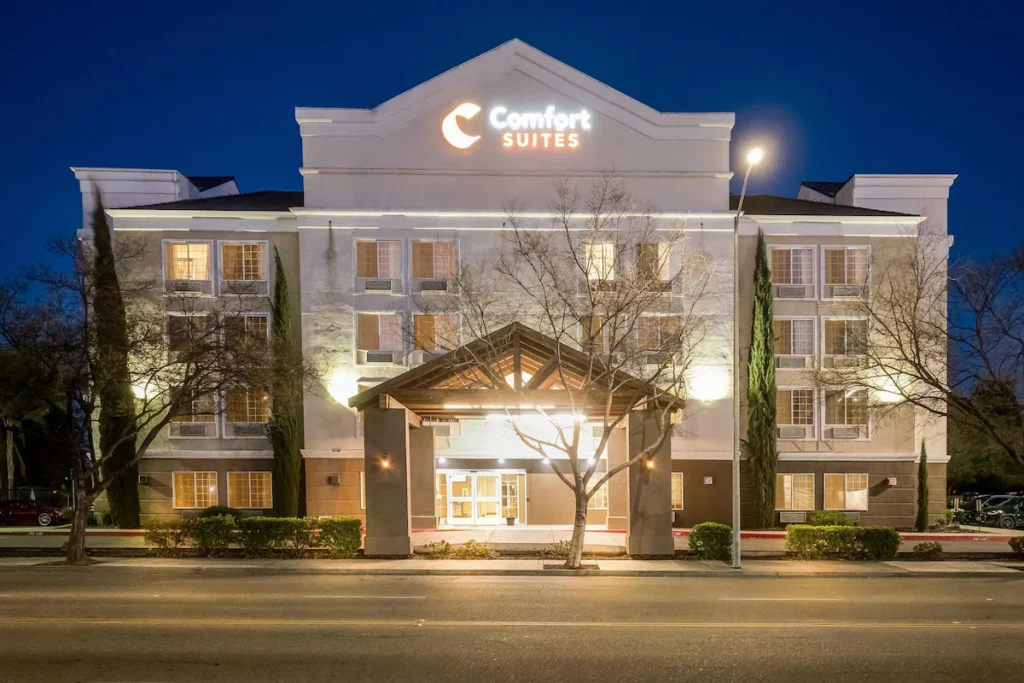 Comfort Suites - Image 3