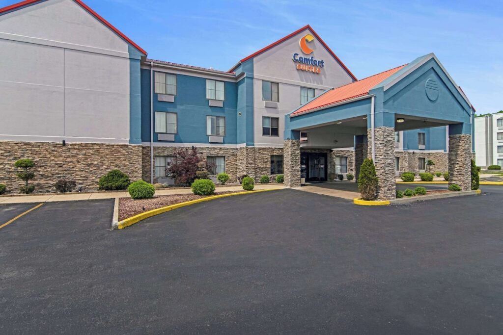 Comfort Suites near I-80 and I-94 - Image 4