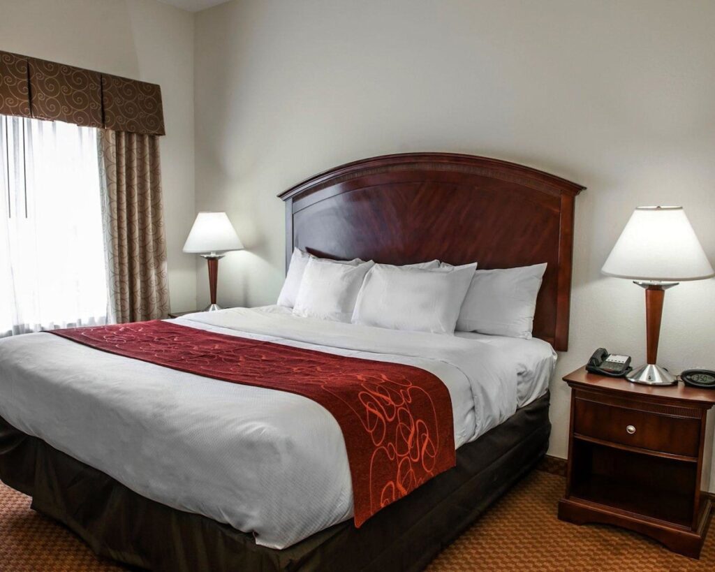 Comfort Suites near Indianapolis Airport - Image 3