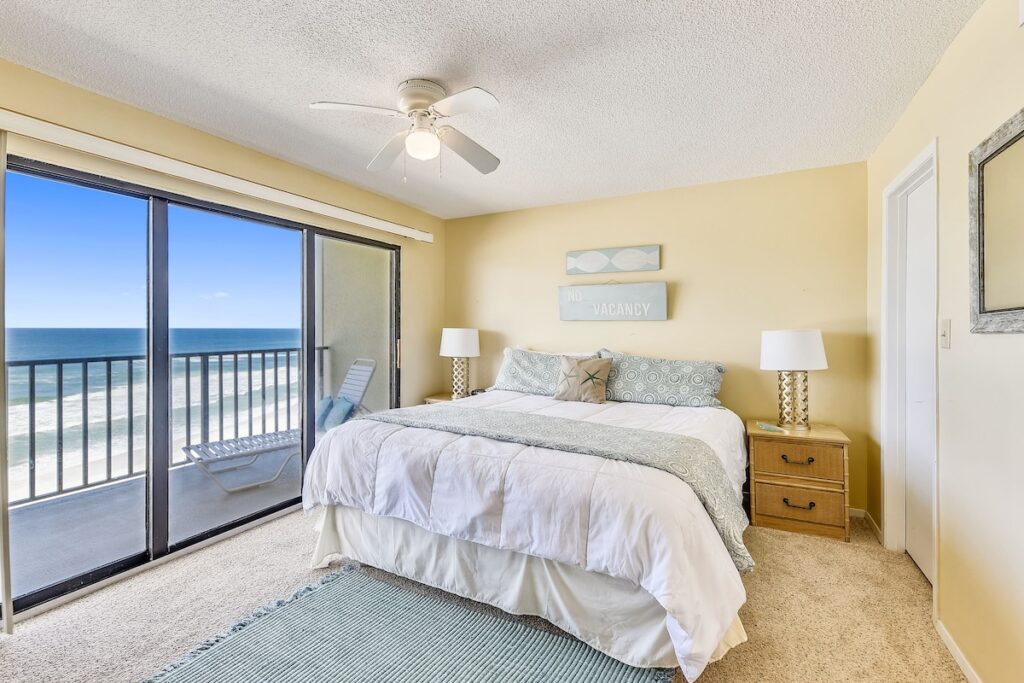 Commodore Resort by Book That Condo - Image 1