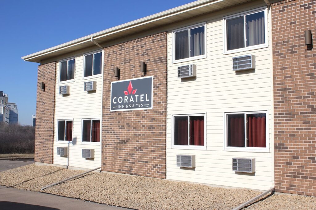 Coratel Inn & Suites by Jasper Hastings - Image 2