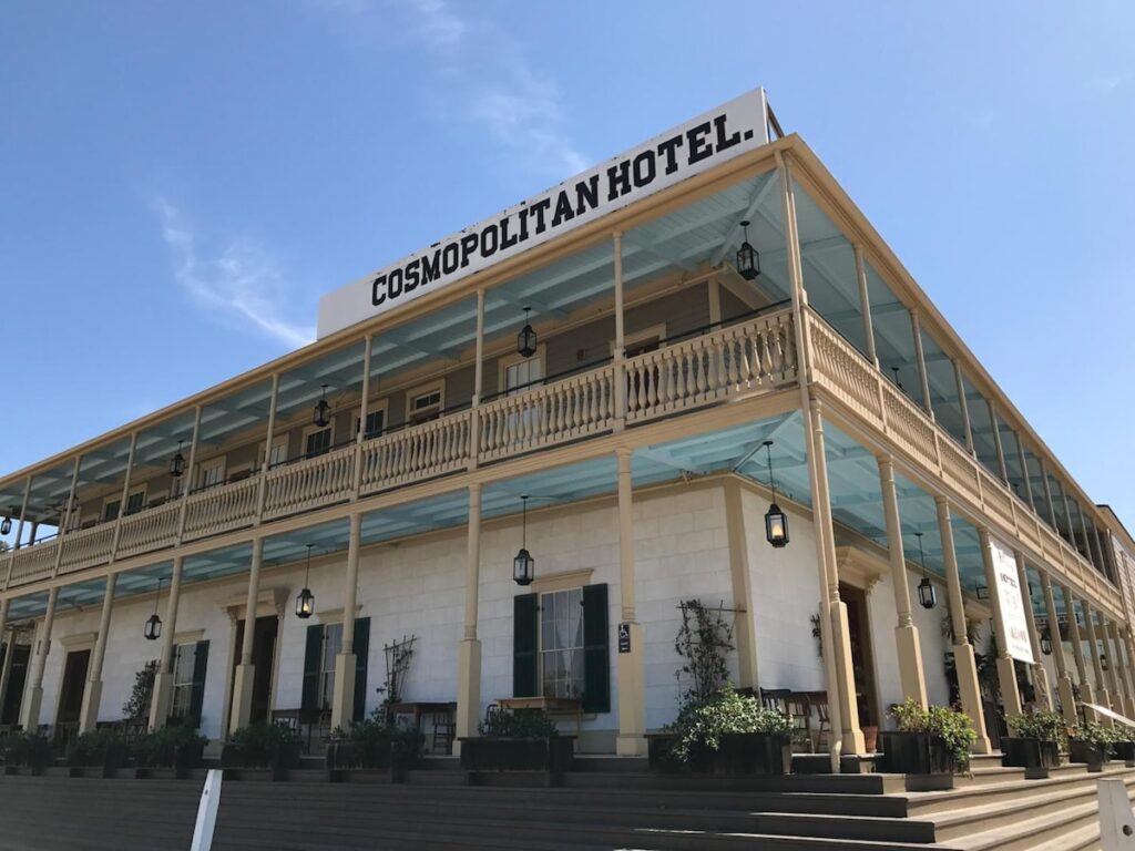 Cosmopolitan Hotel & Restaurant - Image 5