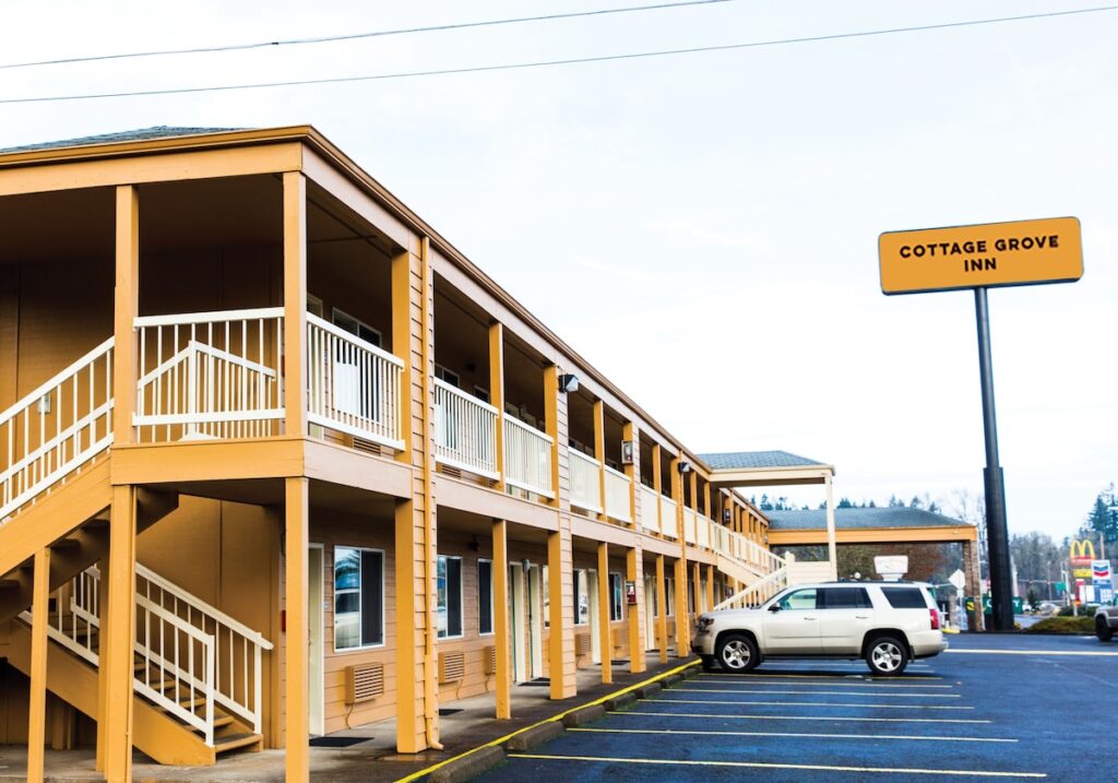 Cottage Grove Inn - Image 3