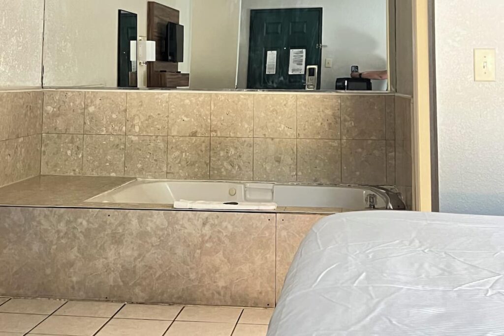 Country Hearth Inn & Suites Augusta - Image 1