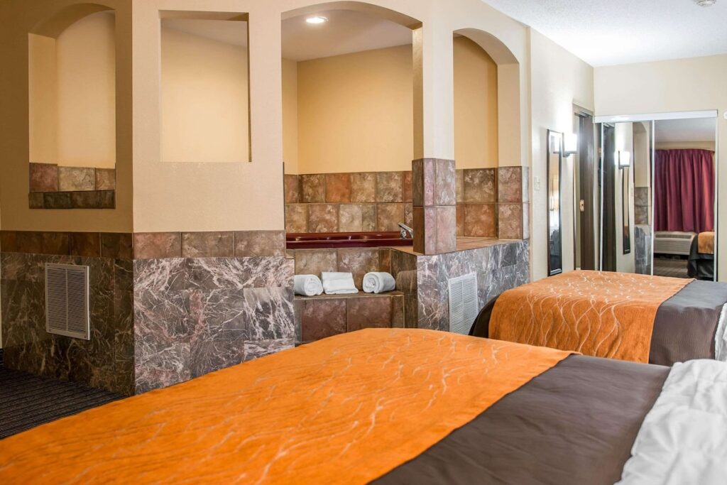 Country Inn & Suites By Radisson, Battle Creek, MI - Image 3