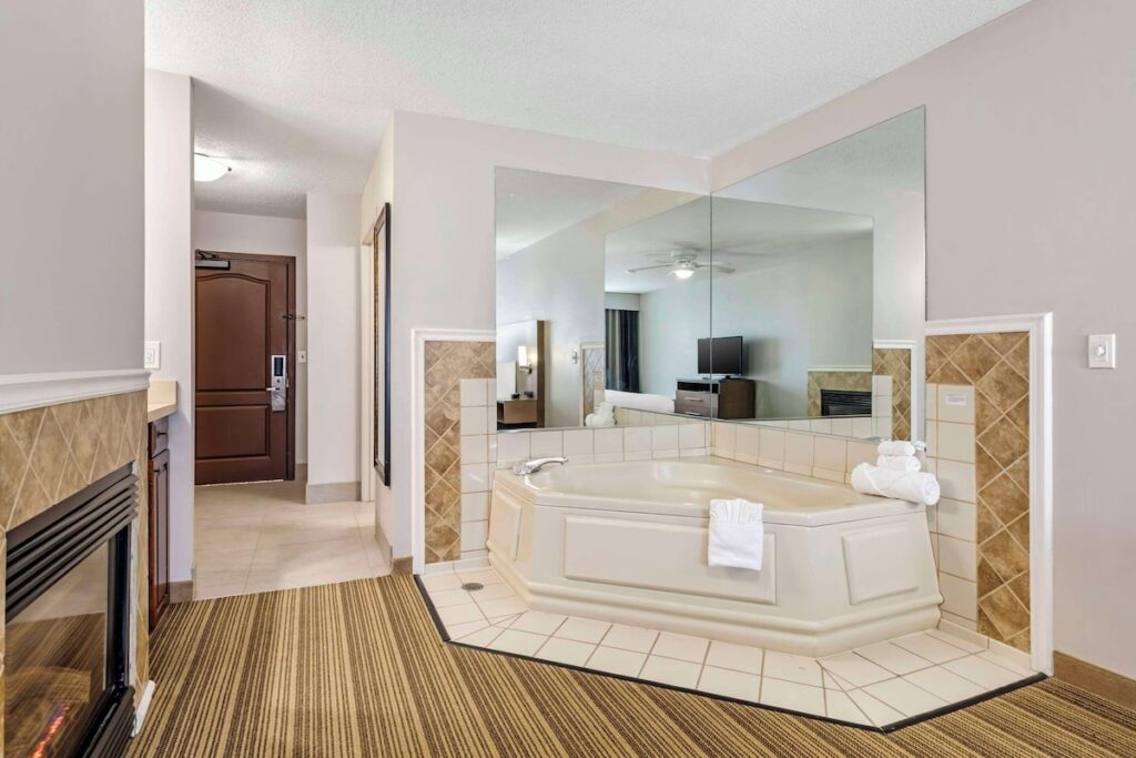 Country Inn & Suites by Radisson, Annapolis, MD - Image 2