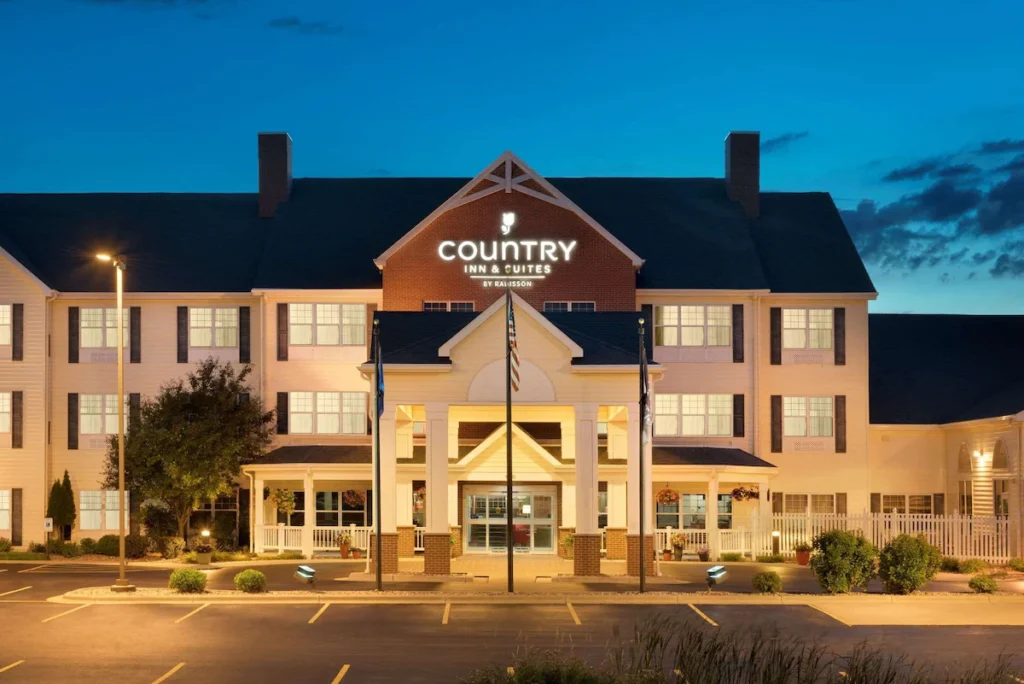 Country Inn & Suites by Radisson, Appleton North, WI - Image 2
