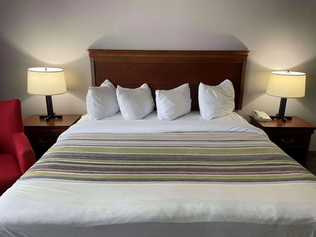 Country Inn & Suites by Radisson, Appleton North, WI - Image 3