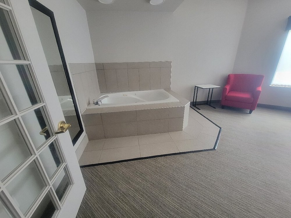 Country Inn & Suites by Radisson, Appleton, WI - Image 1