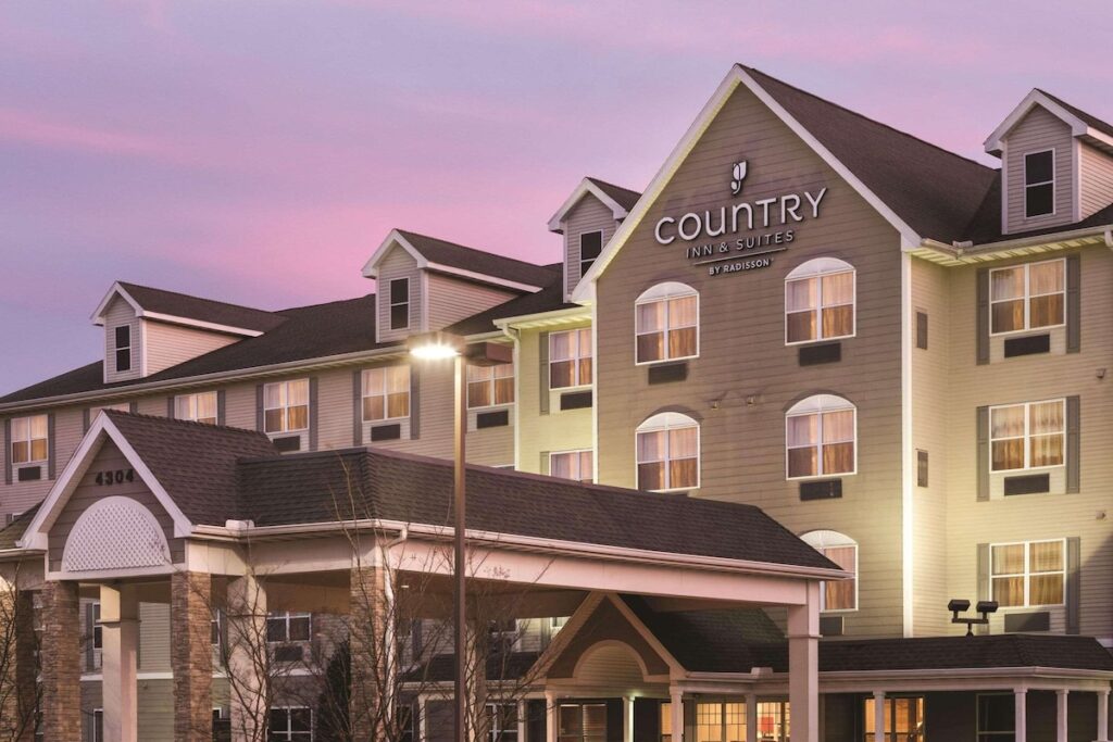 Country Inn & Suites by Radisson, Bentonville South – Rogers, AR - Image 3