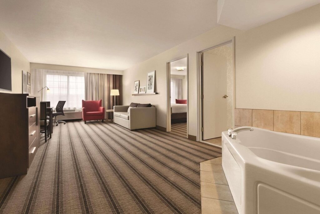 Country Inn & Suites by Radisson, Billings, MT - Image 2