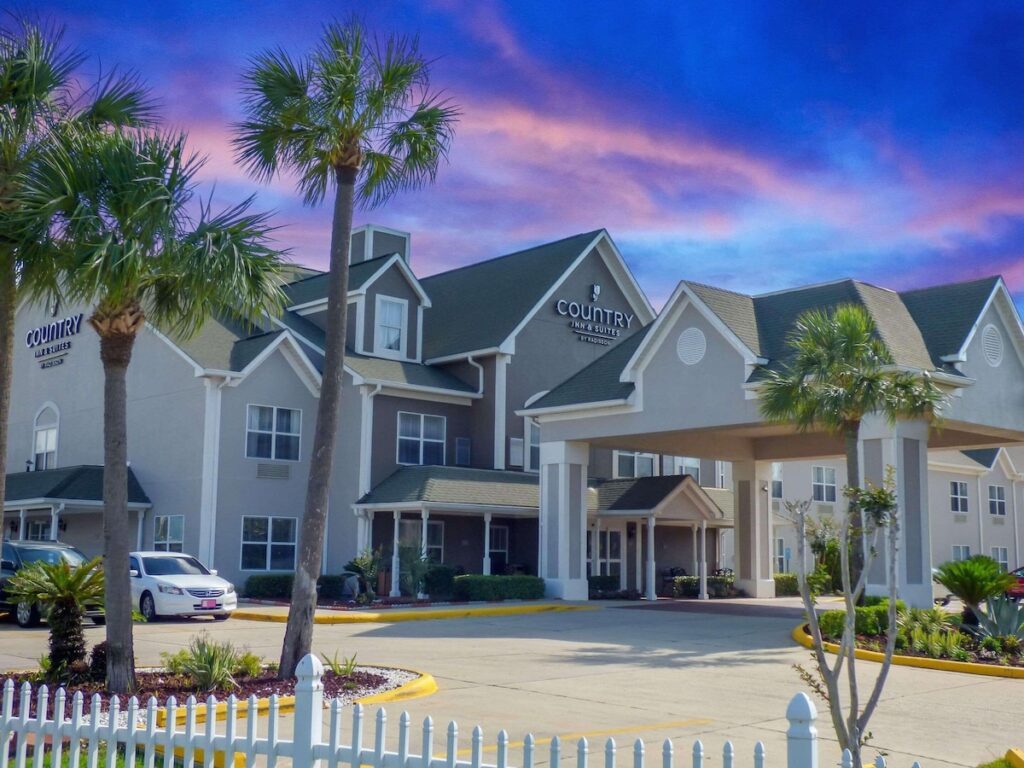 Country Inn & Suites by Radisson, Biloxi-Ocean Springs, MS - Image 2