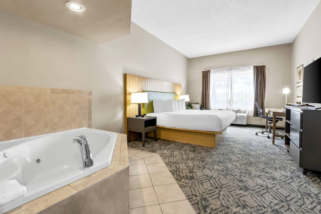 Country Inn & Suites by Radisson, Charleston North, SC - Image 3