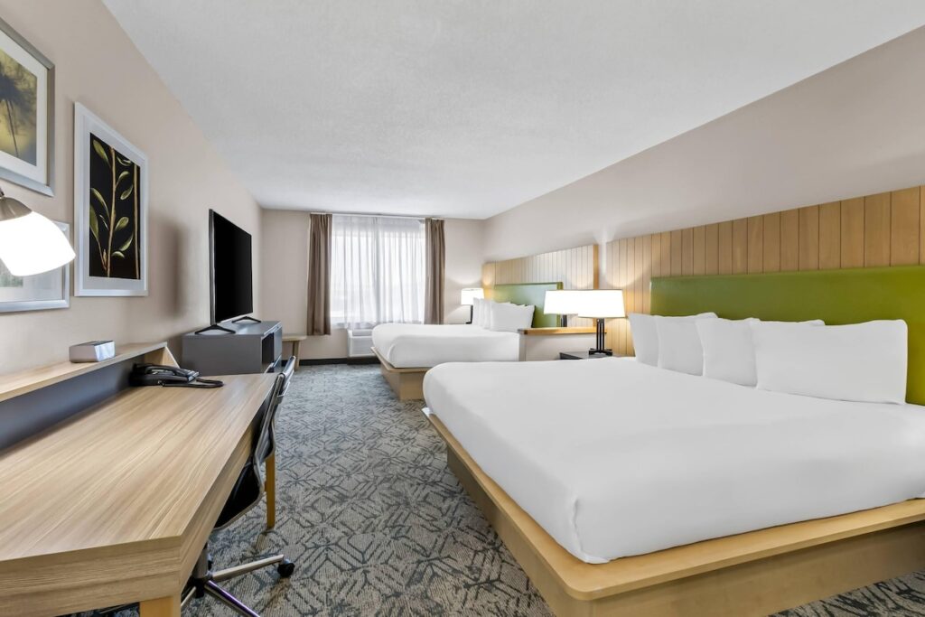 Country Inn & Suites by Radisson, Charleston North, SC - Image 4