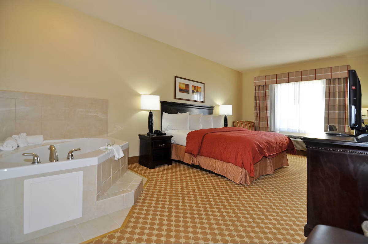 Country Inn Suites by Radisson Conway AR jetted tub