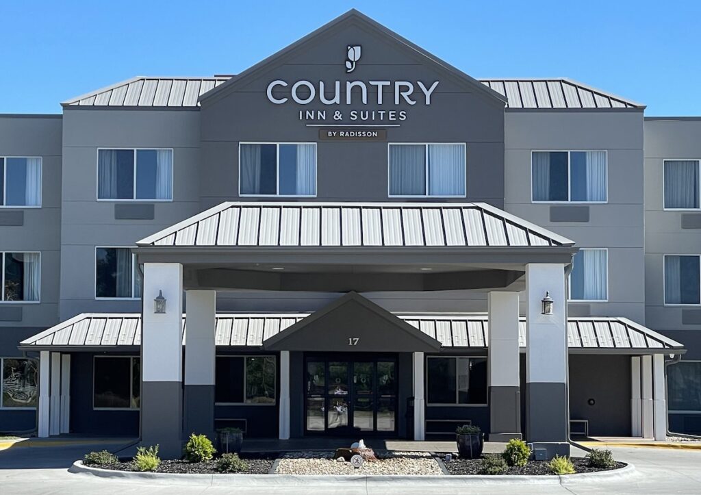 Country Inn & Suites by Radisson, Council Bluffs, IA - Image 4