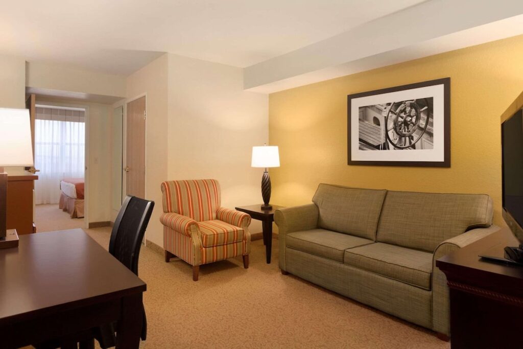 Country Inn & Suites by Radisson, Dundee, MI - Image 3