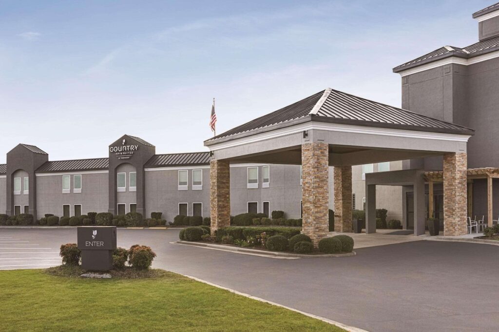 Country Inn & Suites by Radisson, Dunn, NC - Image 4