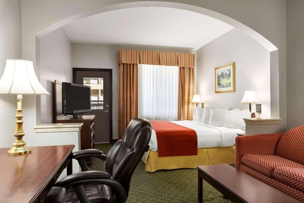 Country Inn & Suites by Radisson, Fort Worth West l-30 NAS JRB - Image 2