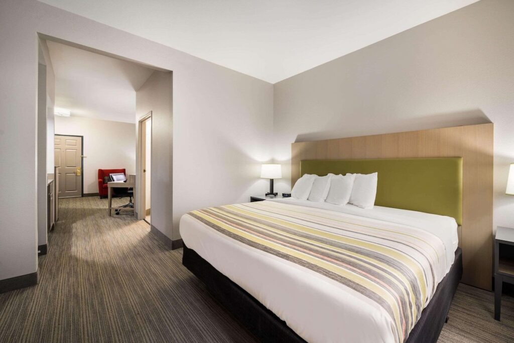 Country Inn & Suites by Radisson, Freeport, IL - Image 4