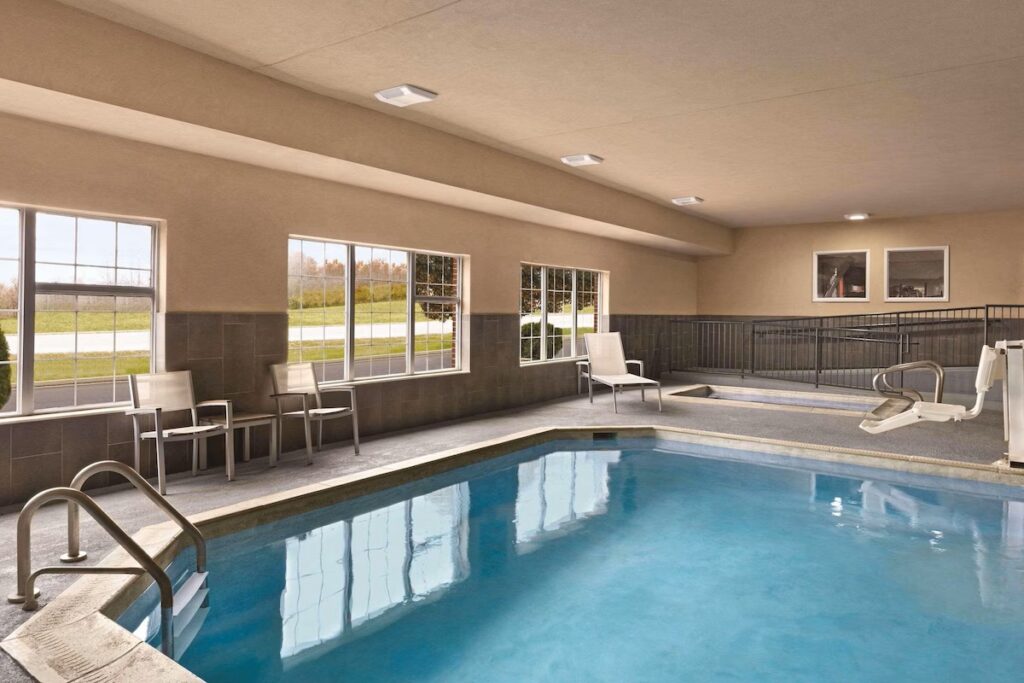 Country Inn & Suites by Radisson, Georgetown, KY - Image 4