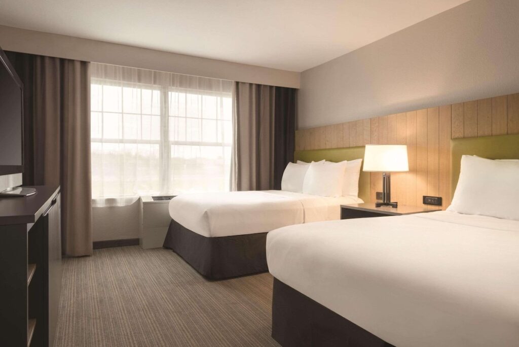 Country Inn & Suites by Radisson, Germantown, WI - Image 3