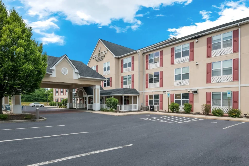 Country Inn & Suites by Radisson, Harrisburg Northeast – Hershey - Image 2