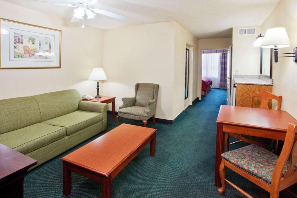 Country Inn & Suites by Radisson, Hiram, GA - Image 3