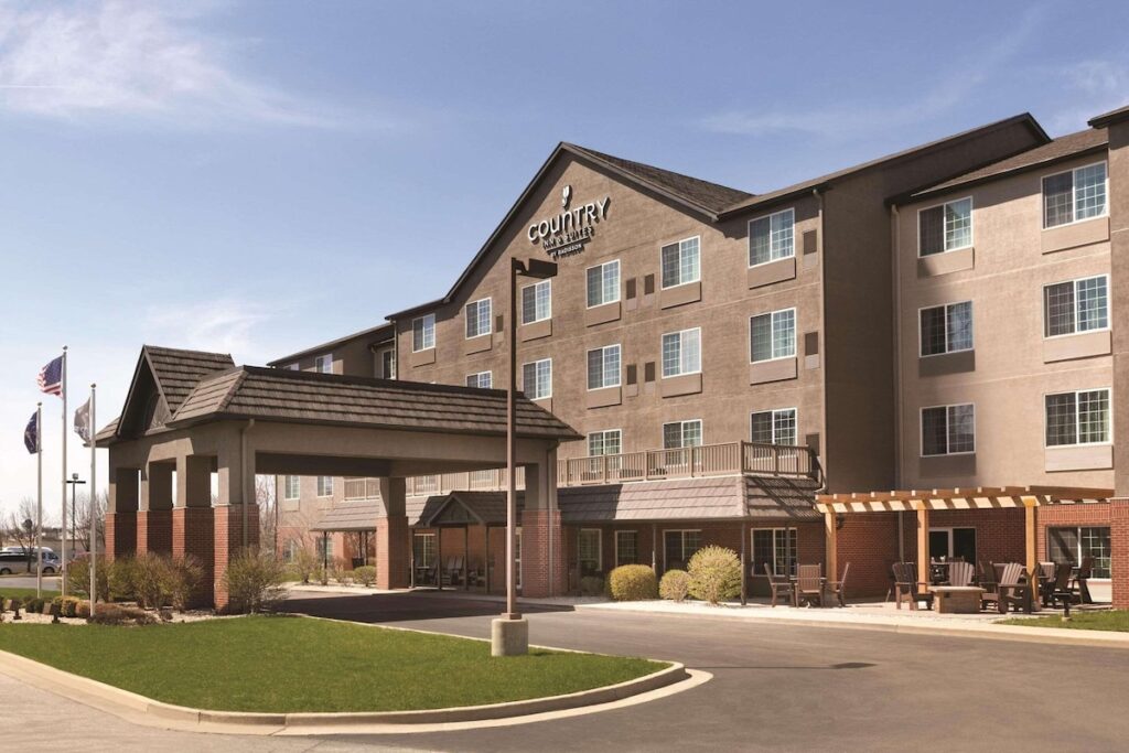 Country Inn & Suites by Radisson, Indianapolis Airport South, IN - Image 4
