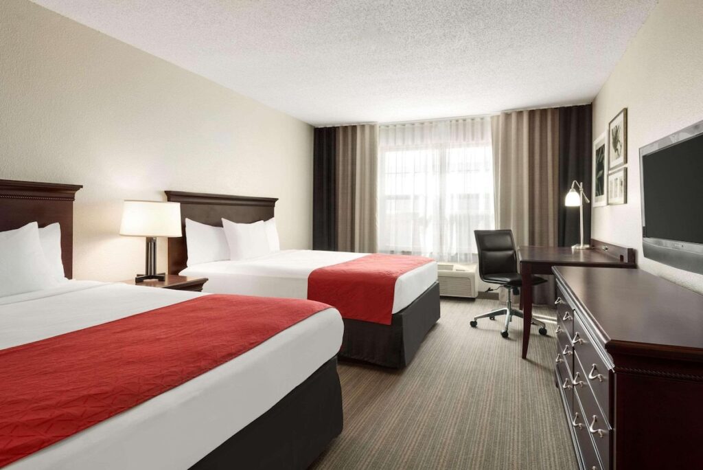 Country Inn & Suites by Radisson, Kansas City at Village West, KS - Image 3