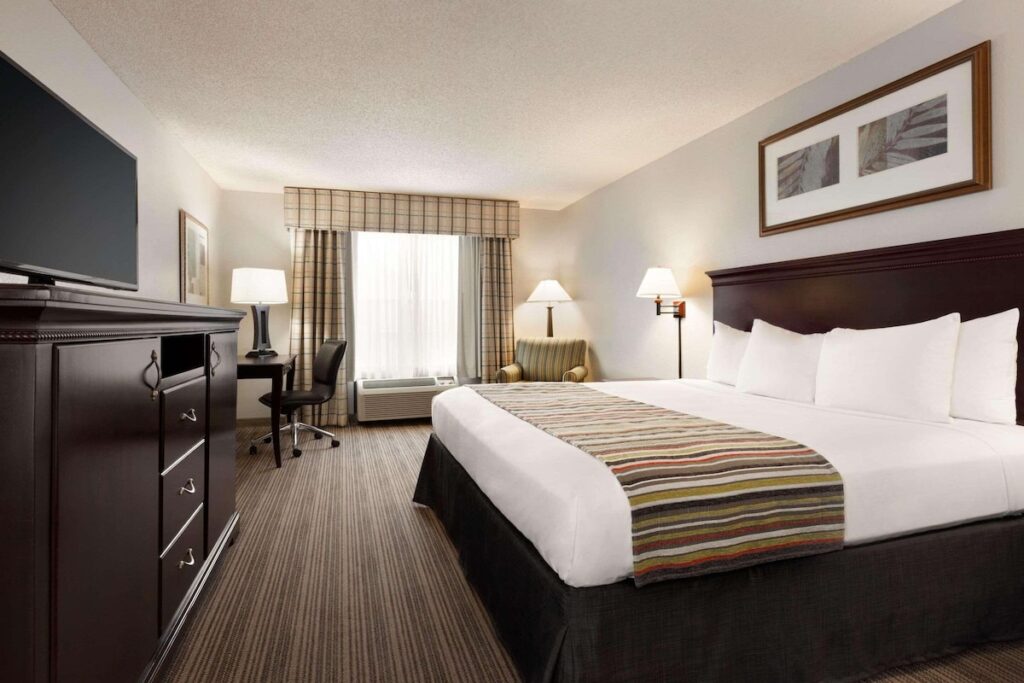 Country Inn & Suites by Radisson, Kingsland, GA - Image 2