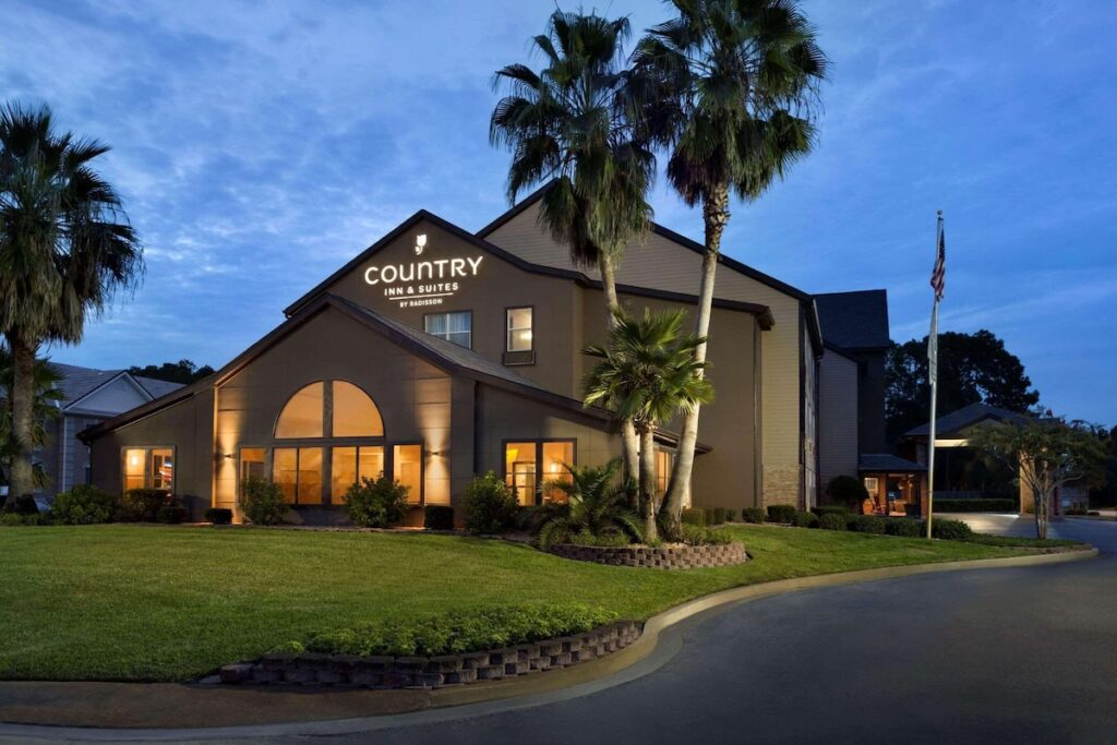 Country Inn & Suites by Radisson, Kingsland, GA - Image 4
