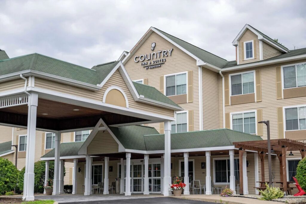 Country Inn & Suites by Radisson, Lake George (Queensbury), NY - Image 2