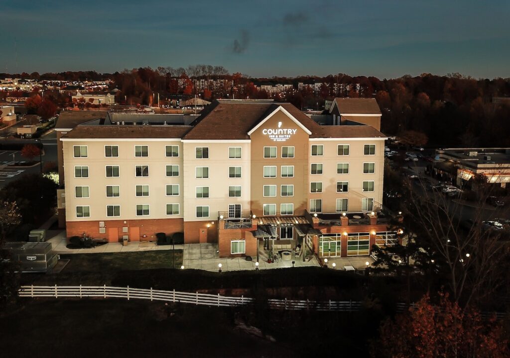 Country Inn & Suites by Radisson, Lake Norman Huntersville, NC - Image 2