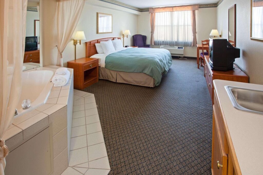 Country Inn & Suites by Radisson, Lansing, MI - Image 2