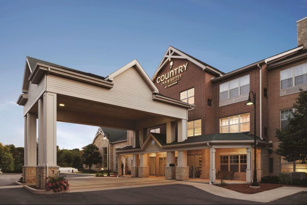Country Inn & Suites by Radisson, Madison Southwest, WI - Image 2