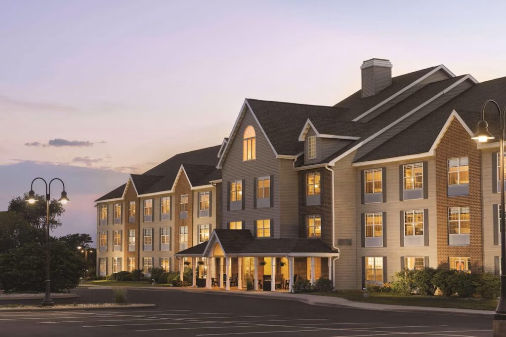 Country Inn & Suites by Radisson, Madison, WI - Image 2