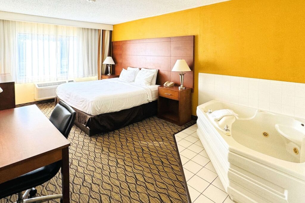 Country Inn & Suites by Radisson, Mishawaka, IN - Image 1