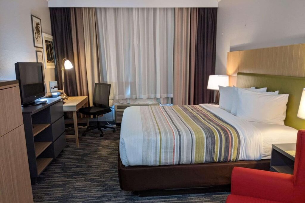 Country Inn & Suites by Radisson, Nashville, TN - Image 4