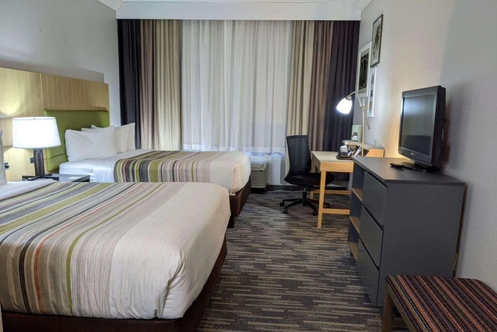 Country Inn & Suites by Radisson, Nashville, TN - Image 3