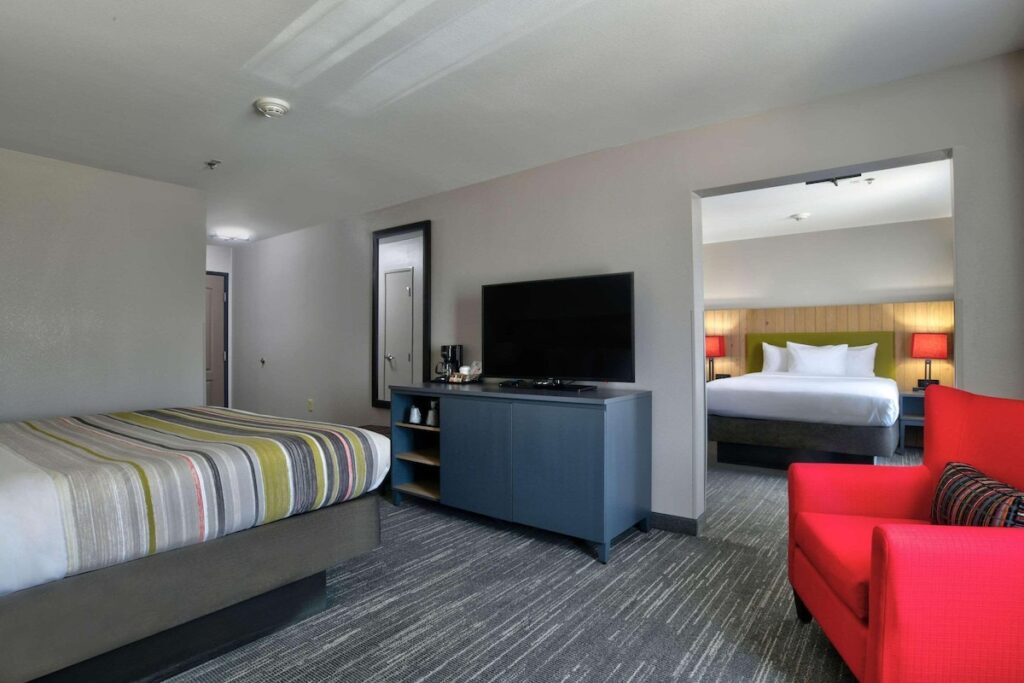 Country Inn & Suites by Radisson, Oklahoma City Airport, OK - Image 3