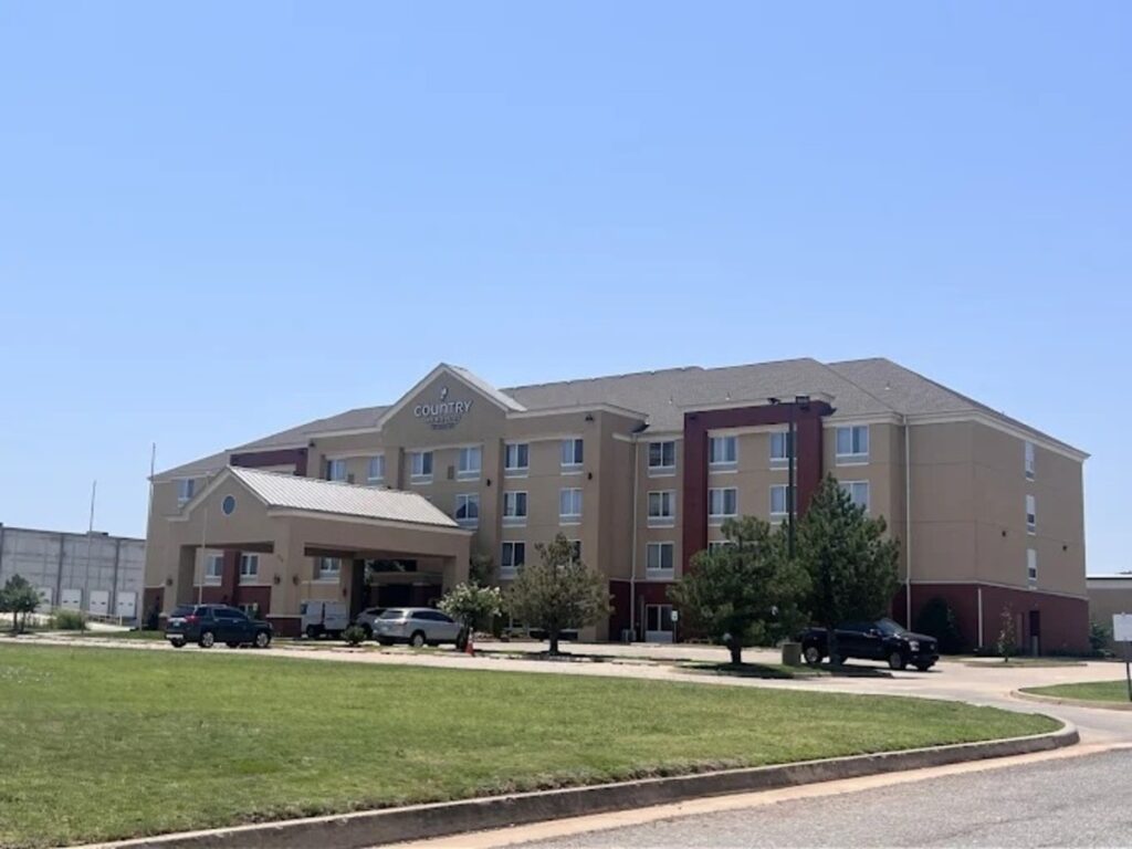 Country Inn & Suites by Radisson, Oklahoma City Airport, OK - Image 4