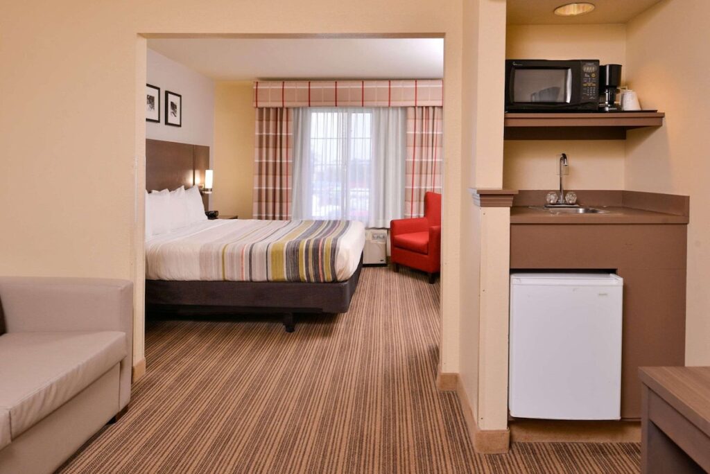 Country Inn & Suites by Radisson, Omaha Airport, IA - Image 3
