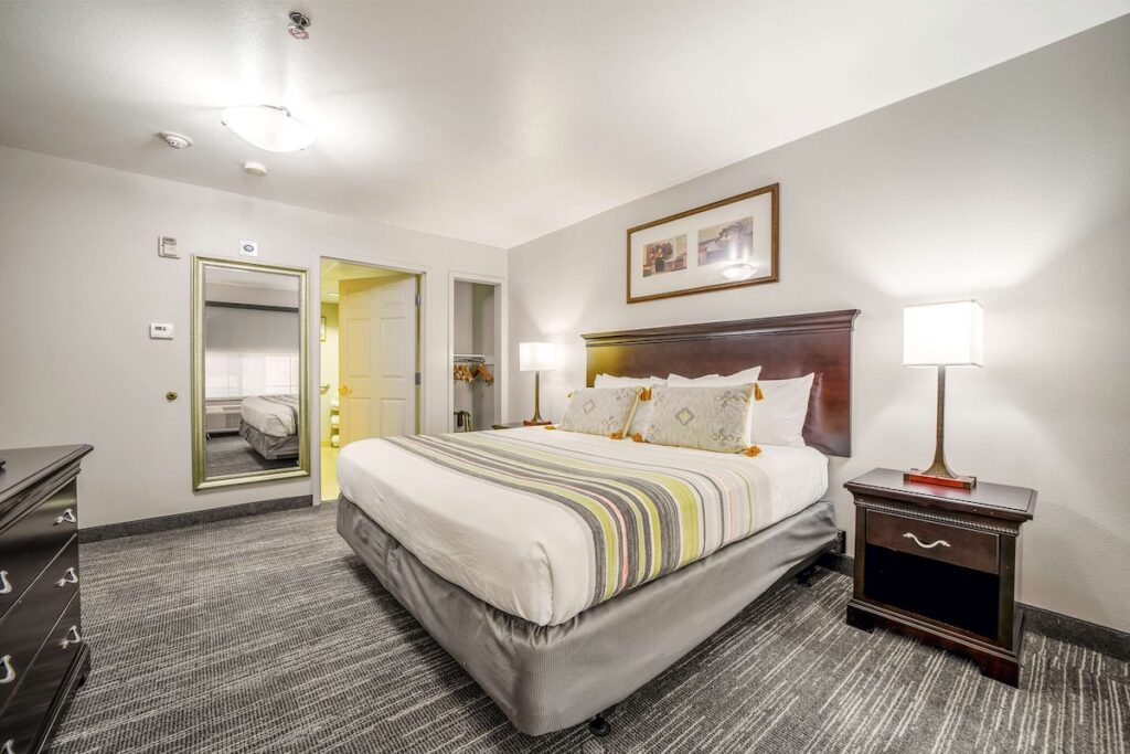 Country Inn & Suites by Radisson, Ontario at Ontario Mills, CA - Image 3