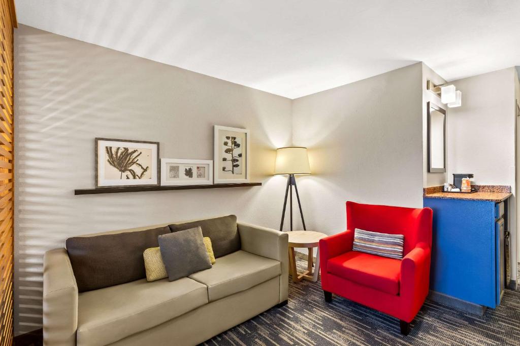 Country Inn & Suites by Radisson, Portage, IN - Image 4