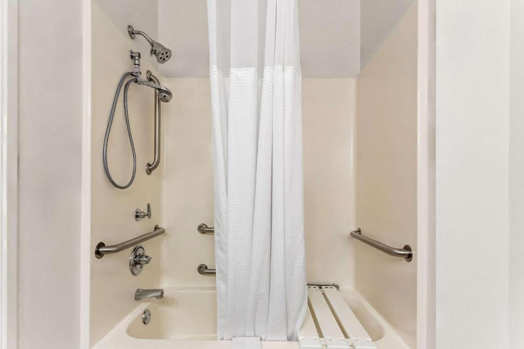 Country Inn & Suites by Radisson, Portage, IN - Image 1