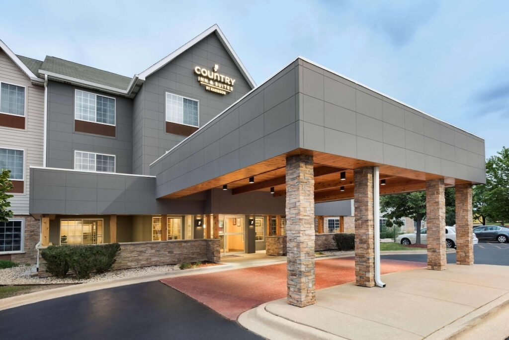 Country Inn & Suites by Radisson Romeoville I-55 - Image 2